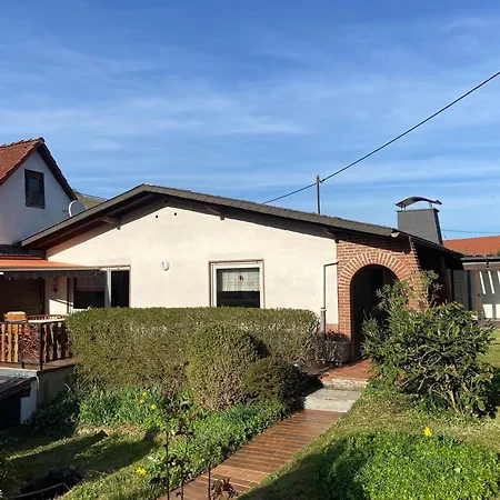 Im Schoenen Winzerdorf Mit Sonnenterrasse Und Wintergarten Prázdninový dům